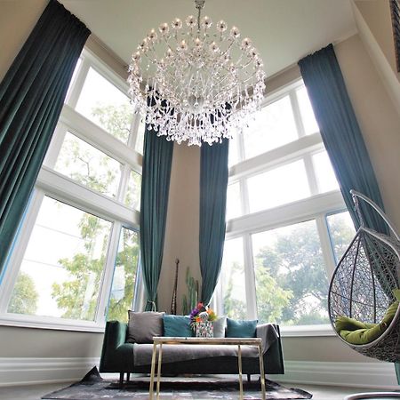 Modernized Five Bedroom Villa Ричмънд Хил Екстериор снимка