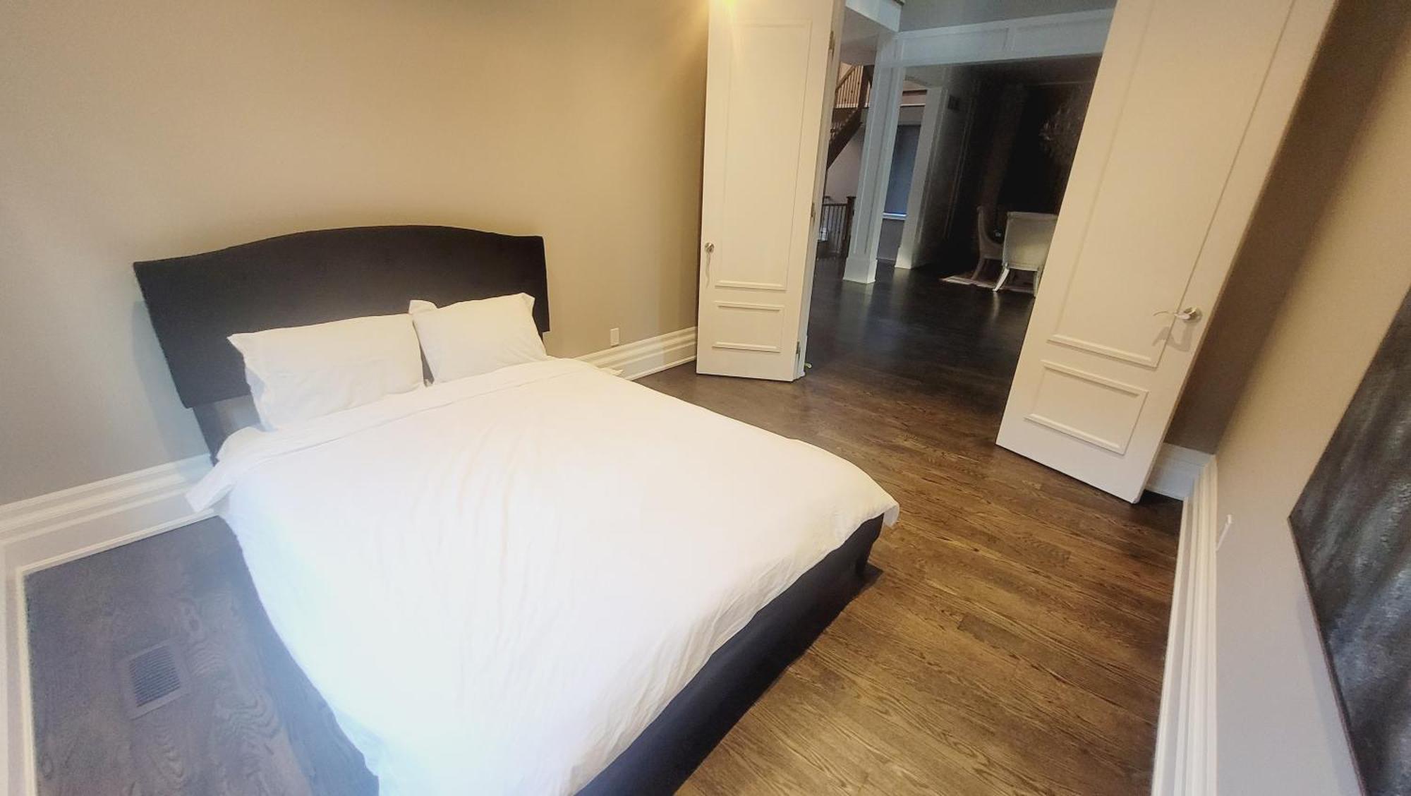 Modernized Five Bedroom Villa Ричмънд Хил Екстериор снимка